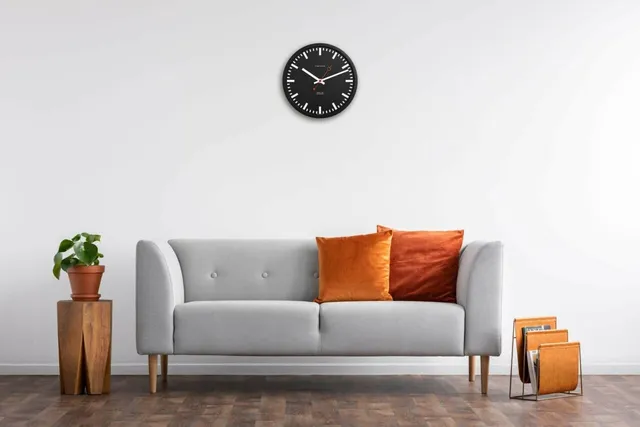 hermle-wanduhr-edelstahl-geb-rstet-mineralglas-quarz image 1
