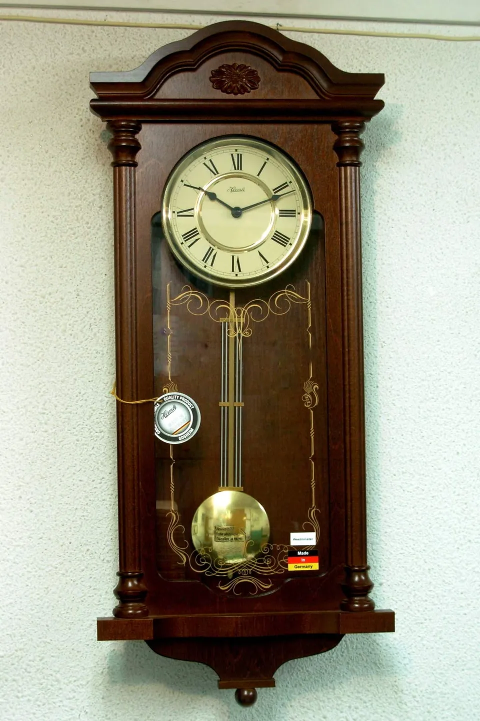 hermle-fulham-70509-032214-wanduhr-nussbaum-quartz-westminster image 1