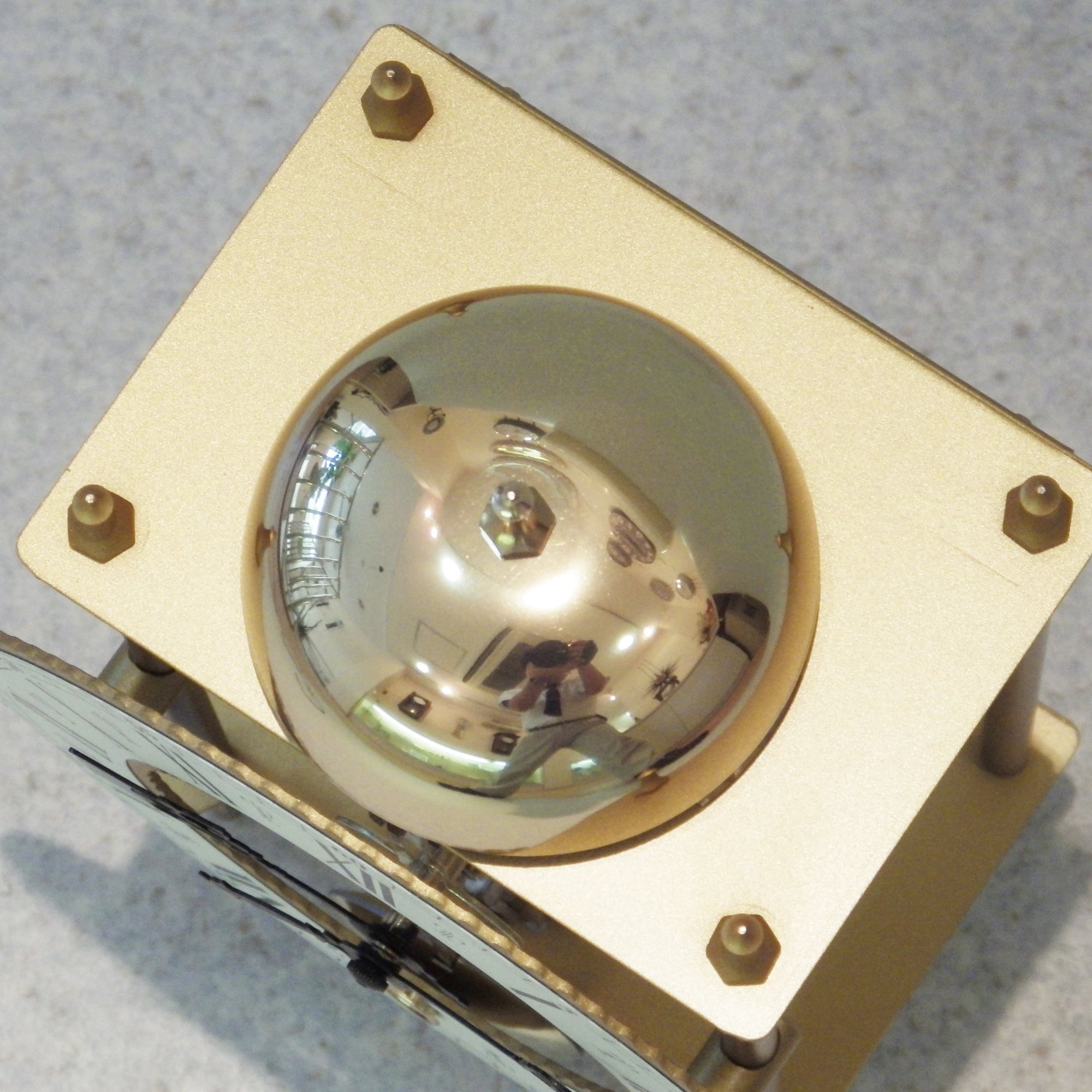 hermle-23004-000711-antike-tischuhr-gold-mit-14-tage-skelettuhrwerk image 5