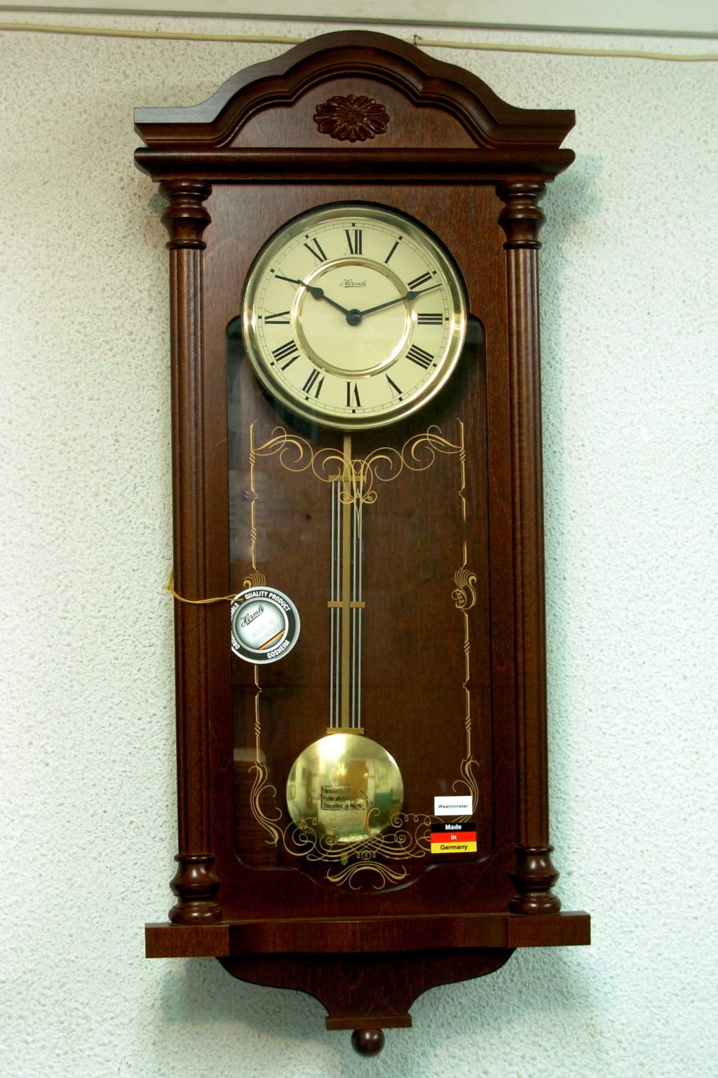 hermle-fulham-70509-032214-wanduhr-nussbaum-quartz-westminster image 1